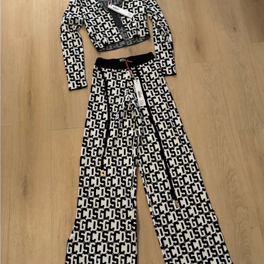 AUTHENTIC GCDS Clip monogram viscose blend cardigan/Pants  Size Large brand new